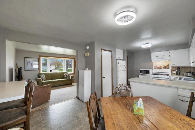 2110 ELM VIEW DRIVE, Green Bay, WI 54304
