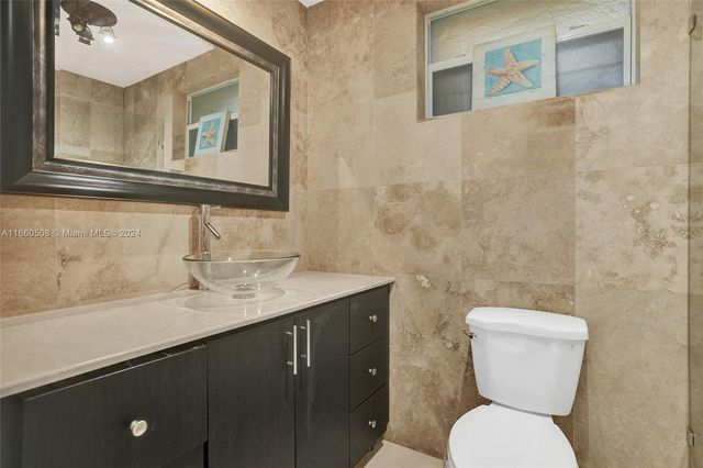 1910 N Hibiscus Dr, North Miami, FL 33181