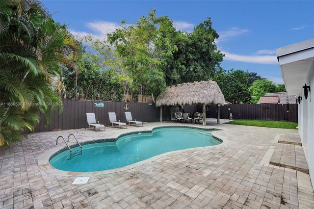 1910 N Hibiscus Dr, North Miami, FL 33181