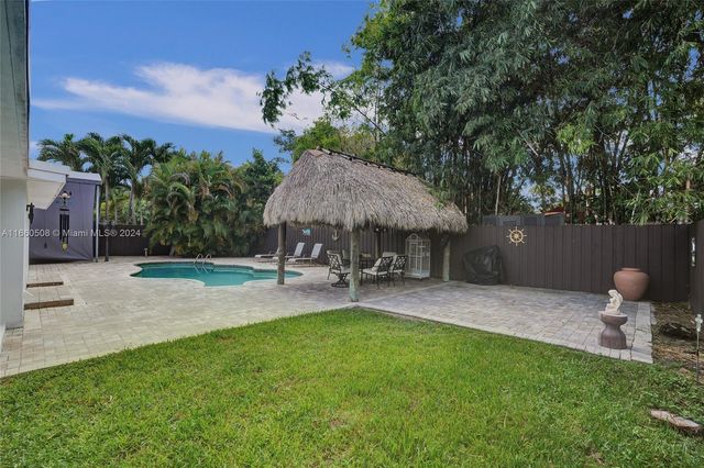 1910 N Hibiscus Dr, North Miami, FL 33181