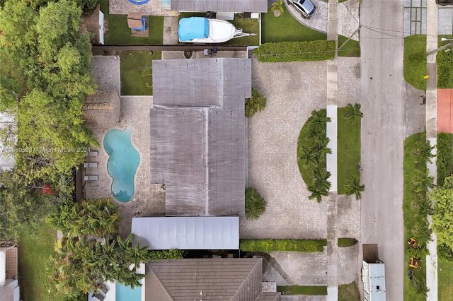 1910 N Hibiscus Dr, North Miami, FL 33181