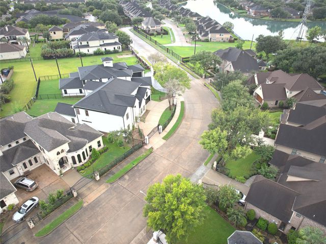 2217 Waterford Village Boulevard, Missouri City, TX 77459