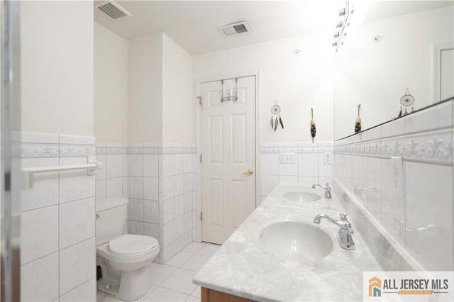 125 Adamecs Way 26, South Amboy, NJ 08879