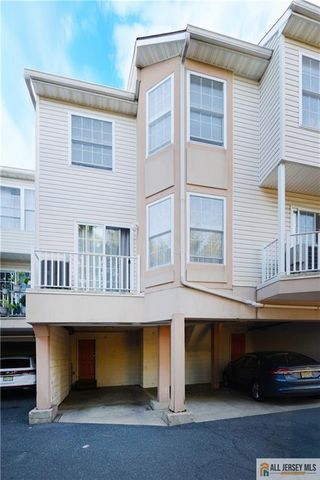 125 Adamecs Way 26, South Amboy, NJ 08879