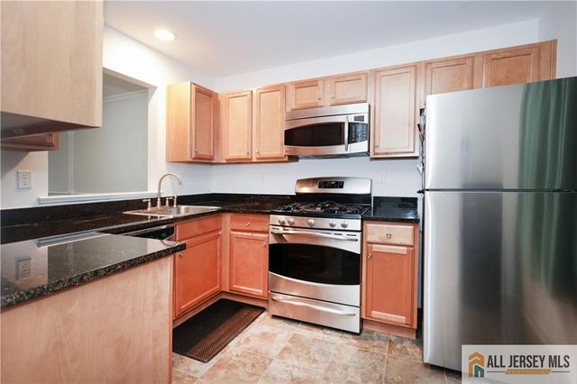 125 Adamecs Way 26, South Amboy, NJ 08879