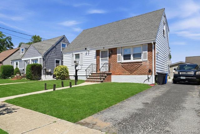 105 N Montague Street, Valley Stream, NY 11580
