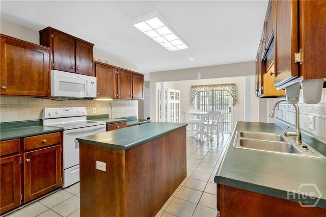 15 Egrets Way Lane, Richmond Hill, GA 31324