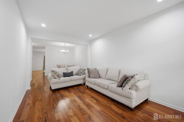 4 Masters Boulevard 4, Piscataway, NJ 08854