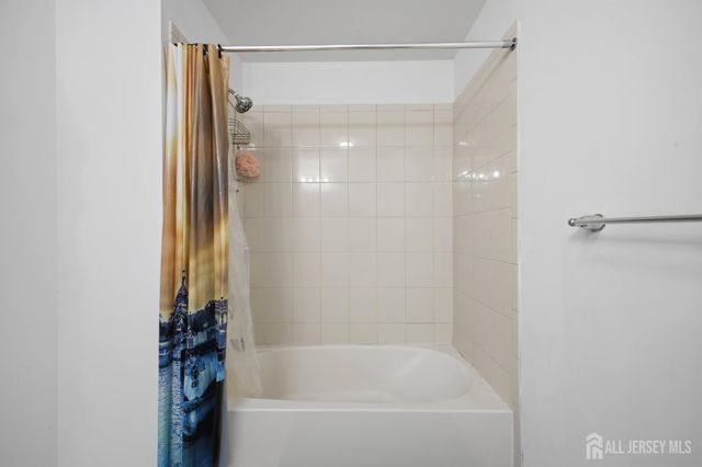 4 Masters Boulevard 4, Piscataway, NJ 08854