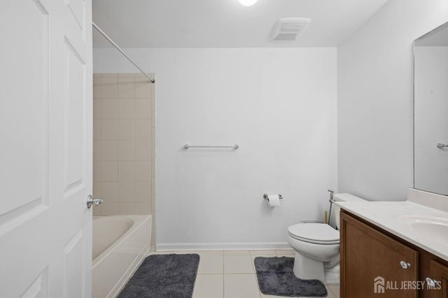 4 Masters Boulevard 4, Piscataway, NJ 08854