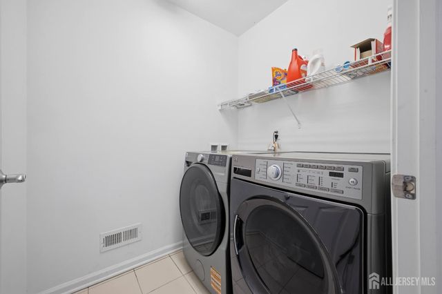 4 Masters Boulevard 4, Piscataway, NJ 08854