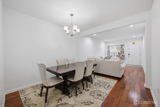 4 Masters Boulevard 4, Piscataway, NJ 08854