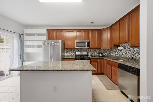 4 Masters Boulevard 4, Piscataway, NJ 08854