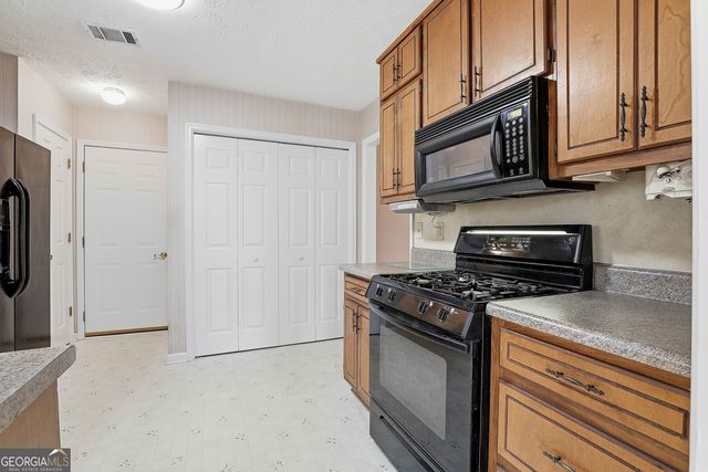 140 Chesterfield Court, Fayetteville, GA 30214