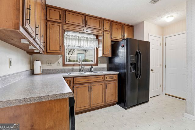 140 Chesterfield Court, Fayetteville, GA 30214