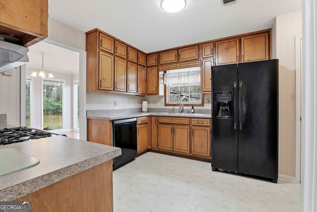 140 Chesterfield Court, Fayetteville, GA 30214