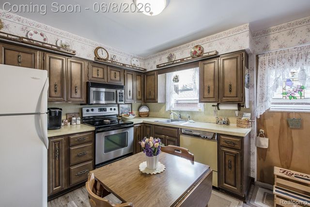 202 Park Avenue, Holly Village, MI 48442
