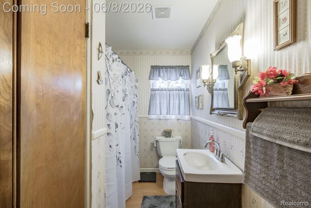 202 Park Avenue, Holly Village, MI 48442