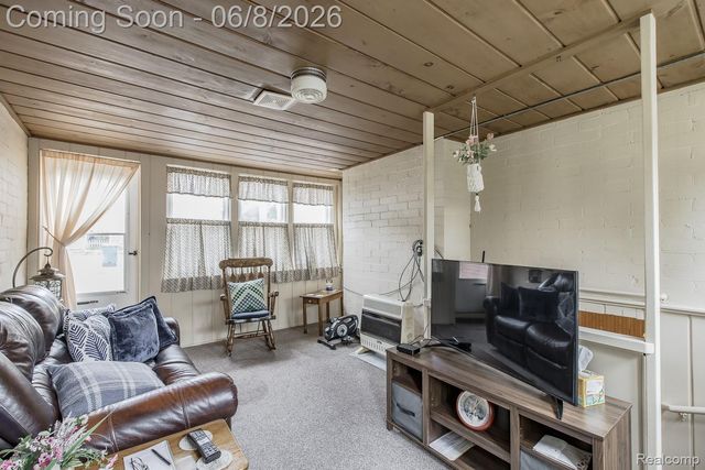 202 Park Avenue, Holly Village, MI 48442