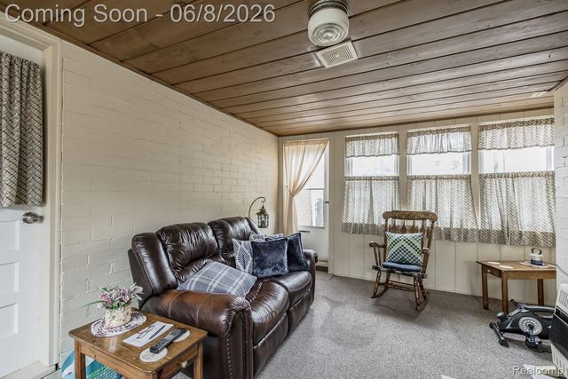 202 Park Avenue, Holly Village, MI 48442