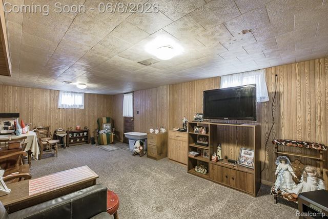 202 Park Avenue, Holly Village, MI 48442