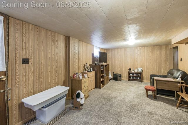 202 Park Avenue, Holly Village, MI 48442