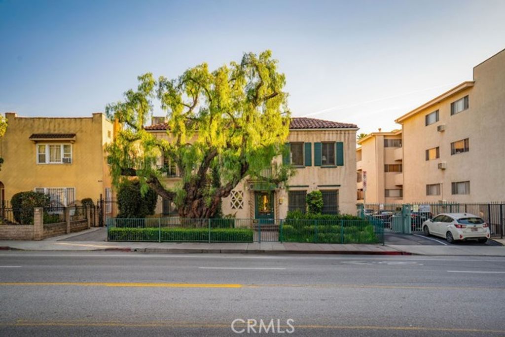 5424 Franklin Avenue, Los Angeles, CA 90027