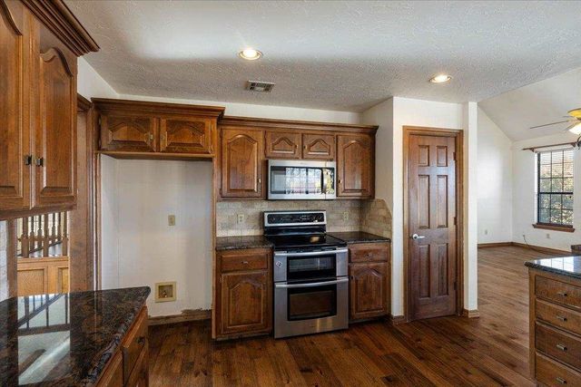 9 NW Forest Ln, Lawton, OK 73505