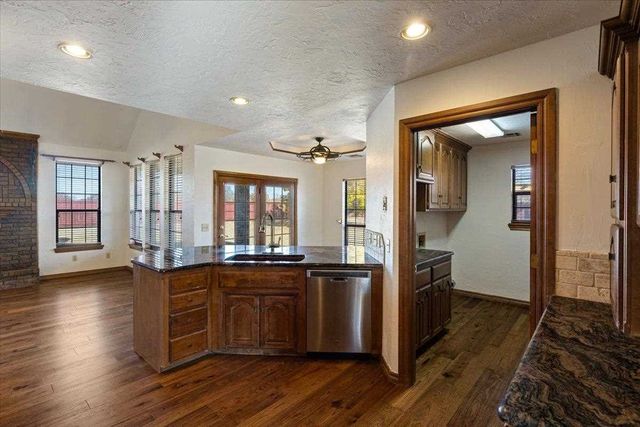 9 NW Forest Ln, Lawton, OK 73505