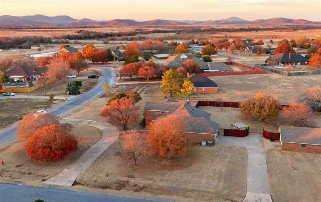 9 NW Forest Ln, Lawton, OK 73505