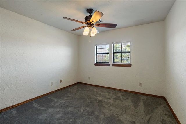 9 NW Forest Ln, Lawton, OK 73505