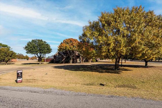 9 NW Forest Ln, Lawton, OK 73505