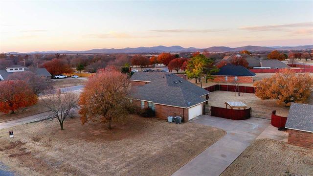 9 NW Forest Ln, Lawton, OK 73505