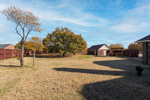 9 NW Forest Ln, Lawton, OK 73505