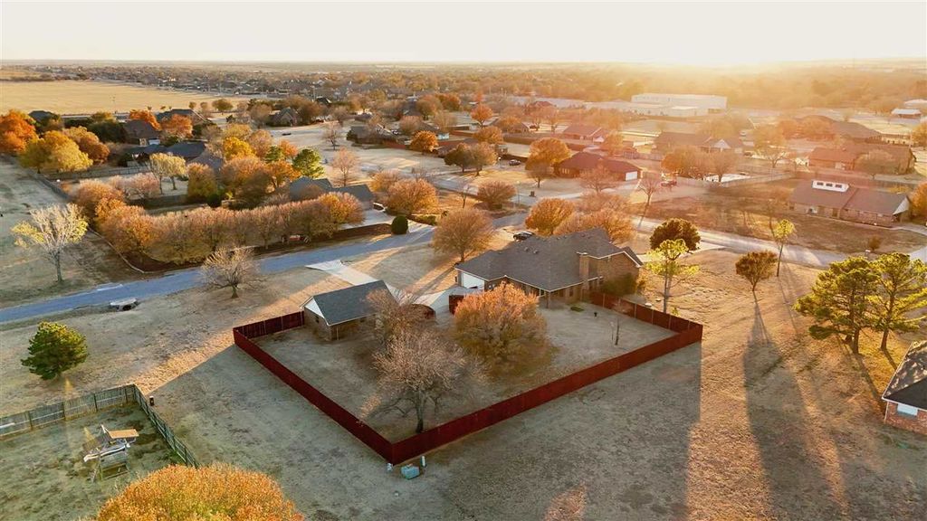 9 NW Forest Ln, Lawton, OK 73505