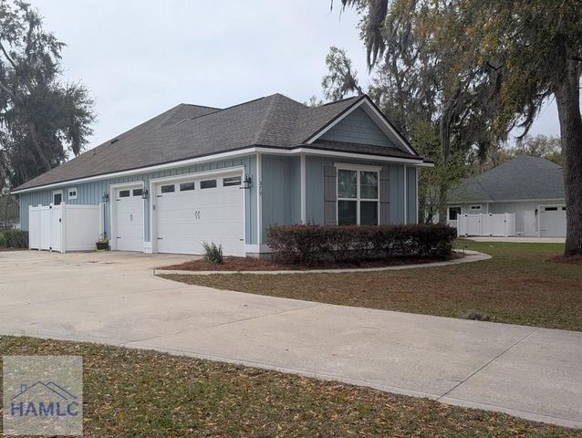 379 Harbour Island Circle, Waverly, GA 31565