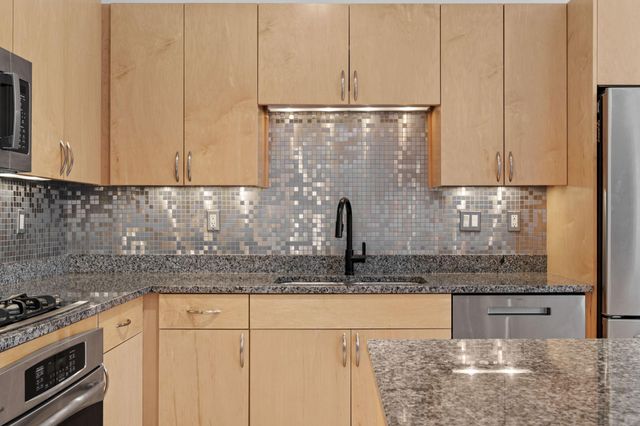 215 10th Avenue S 230, Minneapolis, MN 55415