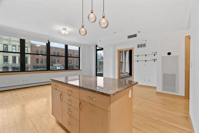 215 10th Avenue S 230, Minneapolis, MN 55415