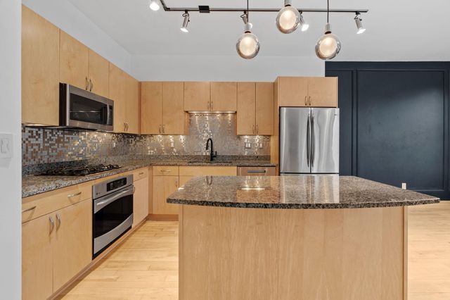 215 10th Avenue S 230, Minneapolis, MN 55415