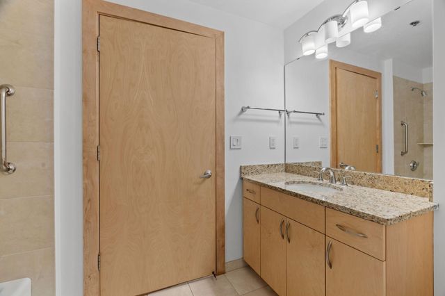 215 10th Avenue S 230, Minneapolis, MN 55415