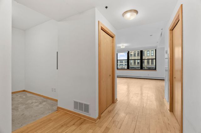 215 10th Avenue S 230, Minneapolis, MN 55415