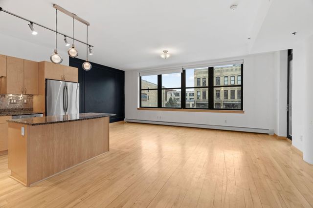 215 10th Avenue S 230, Minneapolis, MN 55415