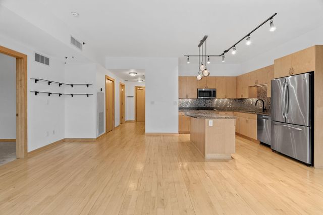 215 10th Avenue S 230, Minneapolis, MN 55415