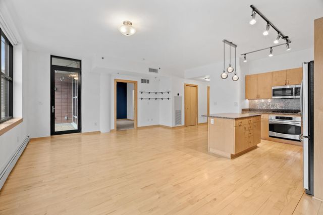 215 10th Avenue S 230, Minneapolis, MN 55415