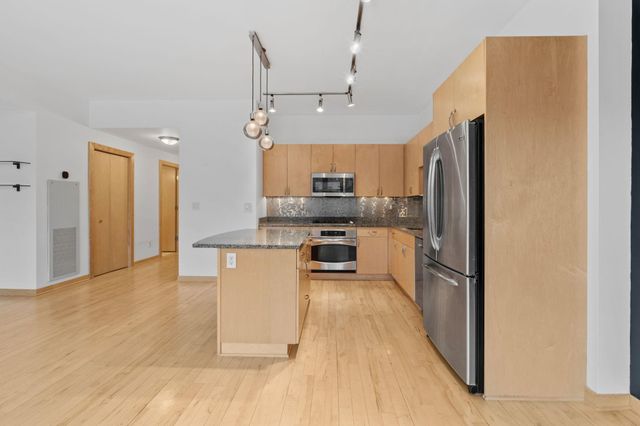 215 10th Avenue S 230, Minneapolis, MN 55415