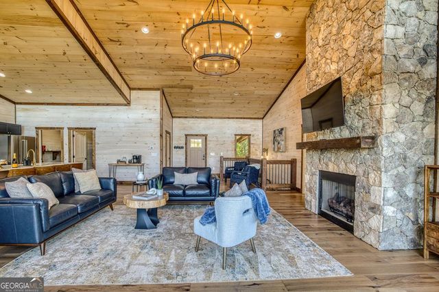 150 Oak Hill Drive, Mineral Bluff, GA 30559