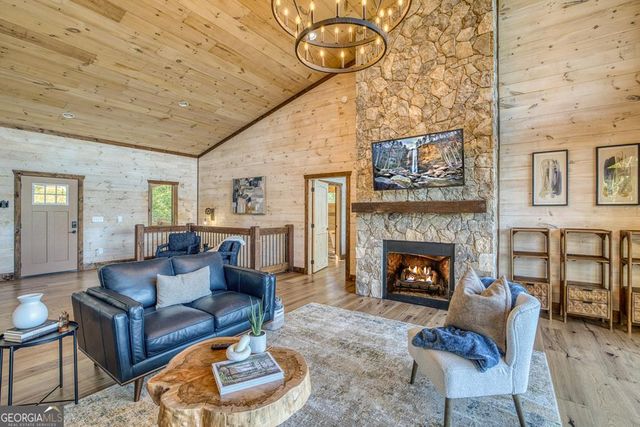 150 Oak Hill Drive, Mineral Bluff, GA 30559