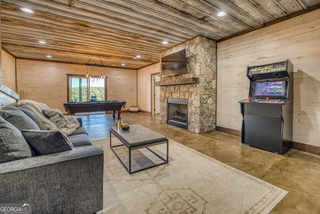 150 Oak Hill Drive, Mineral Bluff, GA 30559