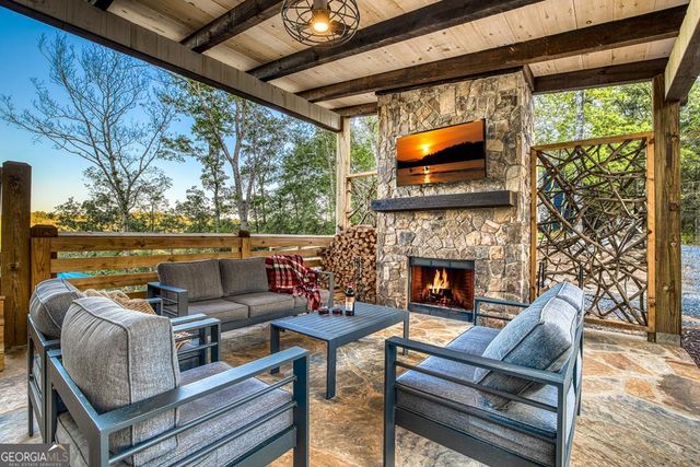 150 Oak Hill Drive, Mineral Bluff, GA 30559