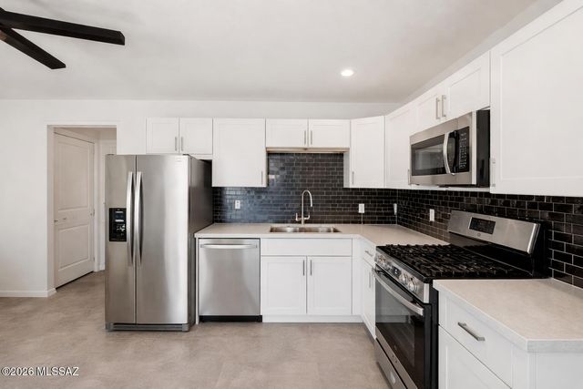 2720 N Hopi Place, Tucson, AZ 85705
